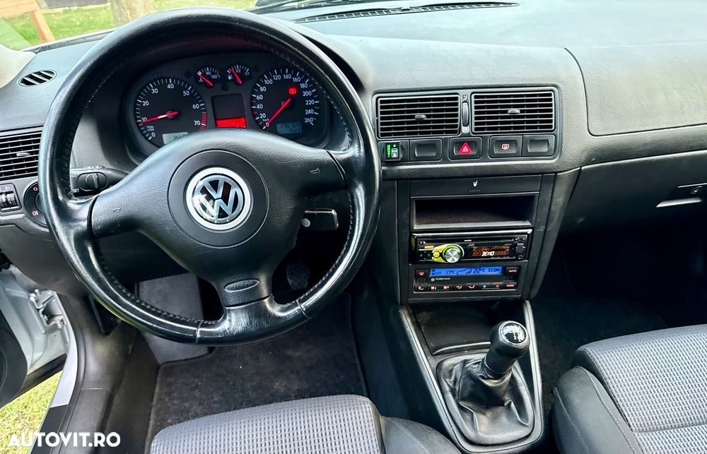 Volkswagen Golf 1.6 Comfortline - 38