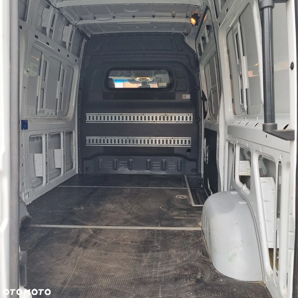 Mercedes-Benz Sprinter - 14