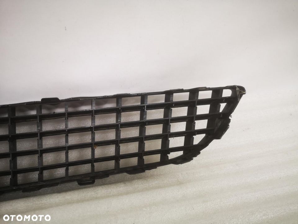 OPEL ASTRA H III GTC 05-09 KRATKA ŚRODKOWA ZDERZAKA PRZEDNIEGO / PRZÓD NR 13225758 NR AUKCJI NK120 - 11