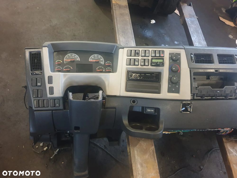 DESKA ROZDZIELCZA , KOKPIT  VOLVO FE EURO 5 - 1
