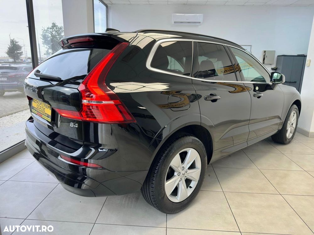 Volvo XC 60 B4 MHEV AWD Momentum Pro - 4