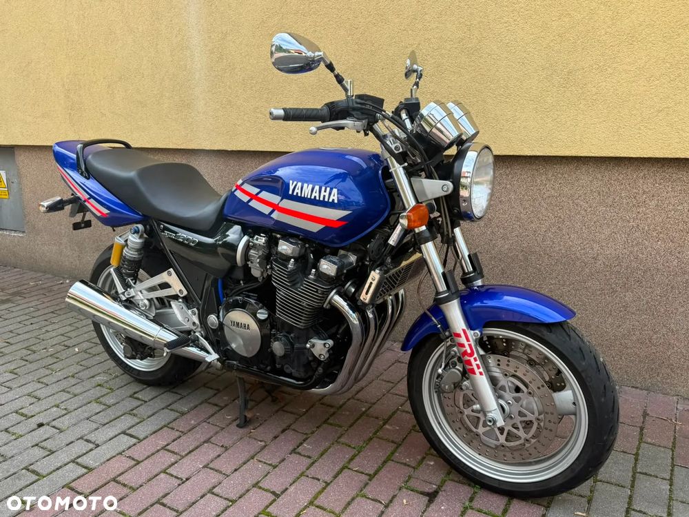 Yamaha XJR - 12