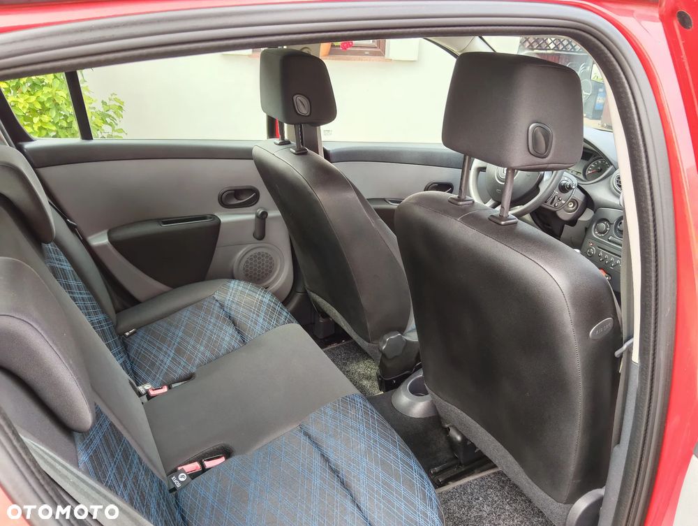 Renault Clio 1.2 16V Expression - 9