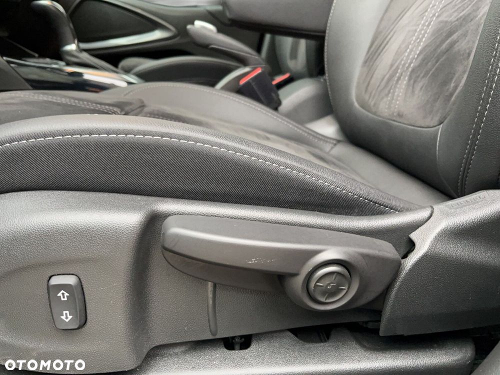 Opel Crossland X - 11