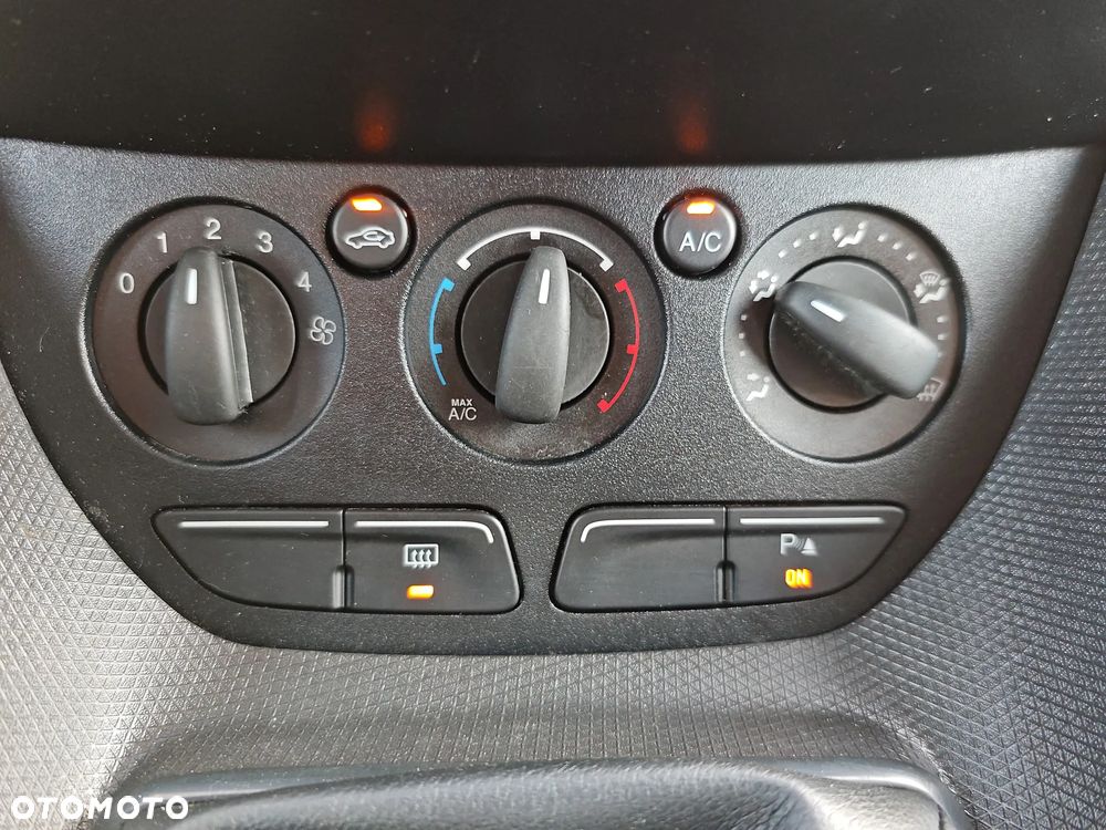 Ford Tourneo Connect 1.5 TDCi Start-Stop Titanium - 27