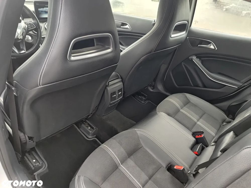 Mercedes-Benz GLA - 28