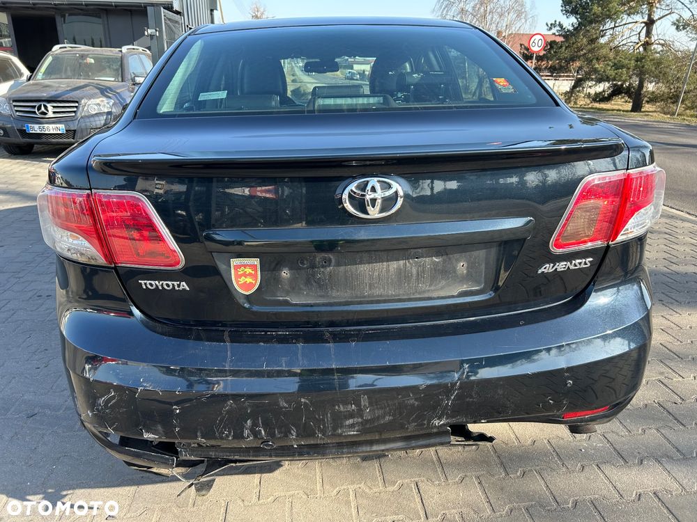 Toyota Avensis - 8