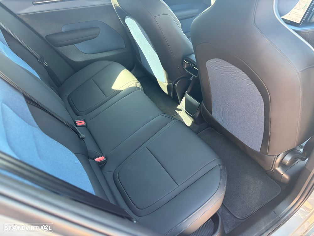 Volvo EX30 Single Motor Extended Range RWD Ultra - 10
