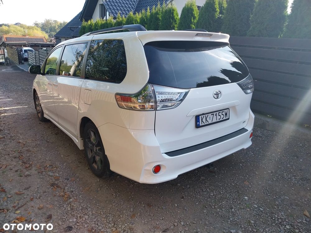 Toyota Sienna 2016 photo 2