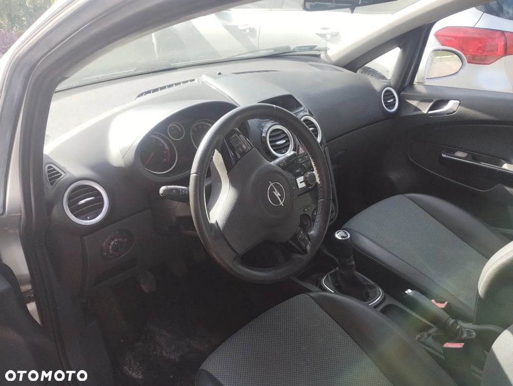 Opel Corsa 1.2 16V Cosmo - 8