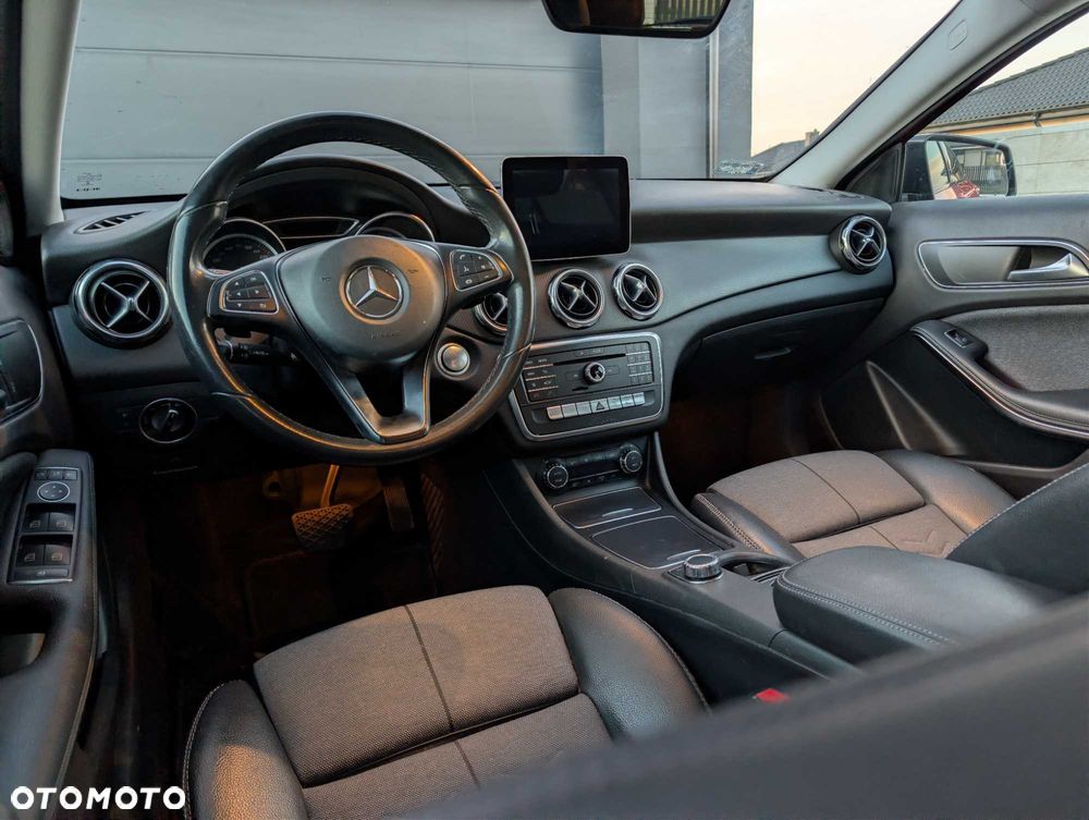 Mercedes-Benz GLA - 6