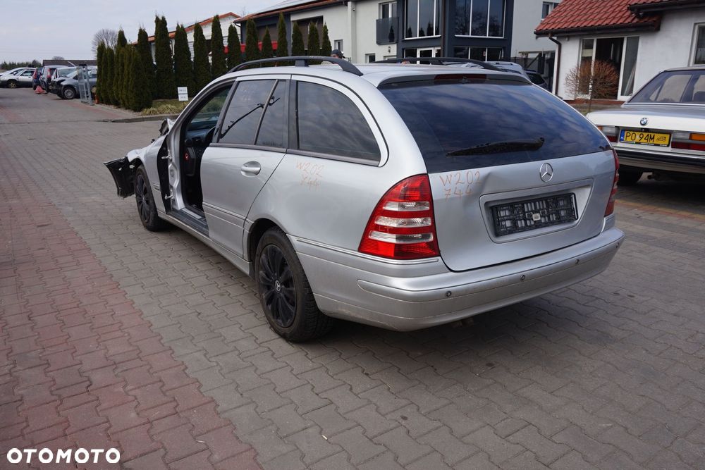 MERCEDES C-KLASA W203 KOMBI 2003 744 2.2 CDI OM646963 143KM 722699 SREBRNY na części - 3