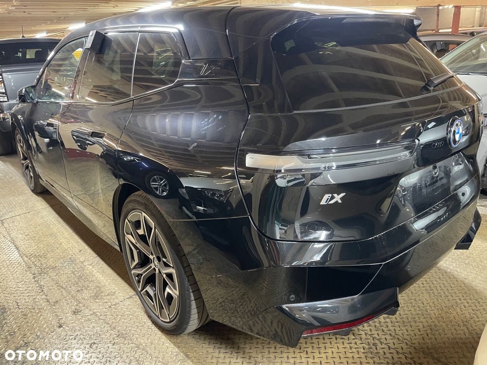 BMW iX - 3