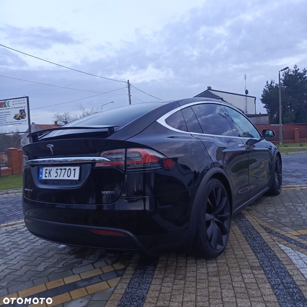 Tesla Model X - 6