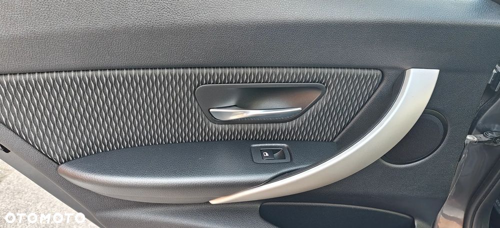 BMW Seria 3 316i Sport Line - 24