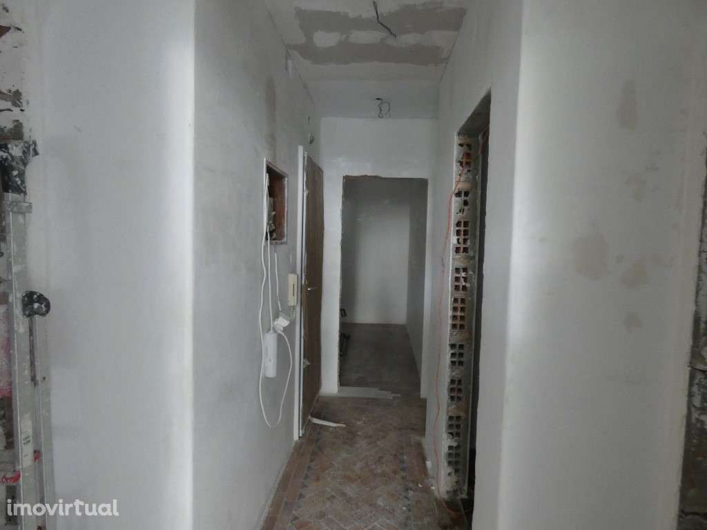 Apartamento T3, em fase de remodelação total, Falagueira-Venda Nova... - Grande imagem: 3/19