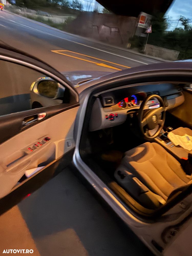 Volkswagen Passat - 4