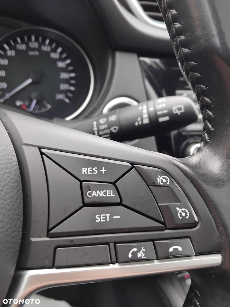 Nissan Qashqai 1.2 DIG-T N-Connecta EU6 - 12