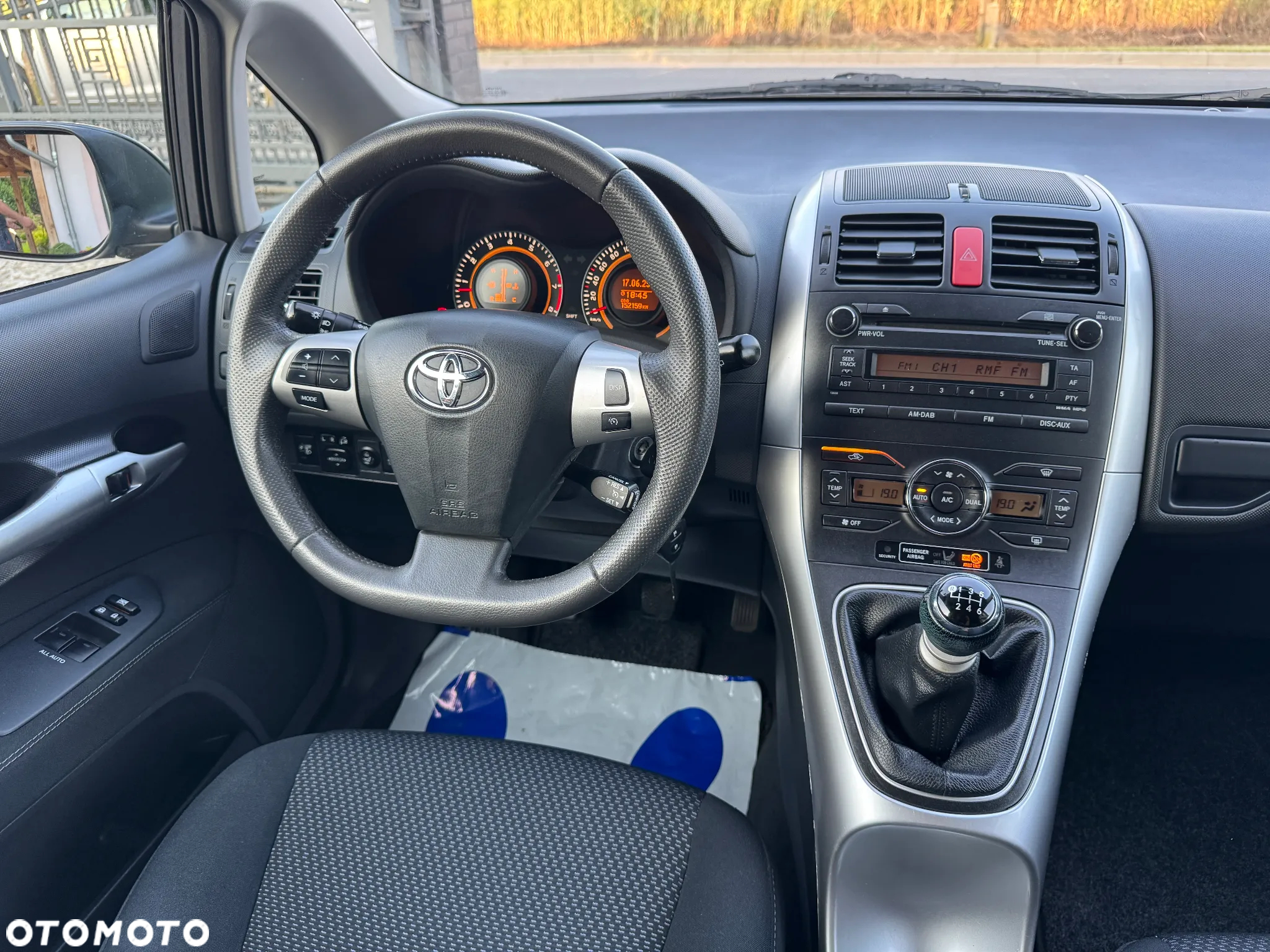 Toyota Auris 1.6 Premium - 18
