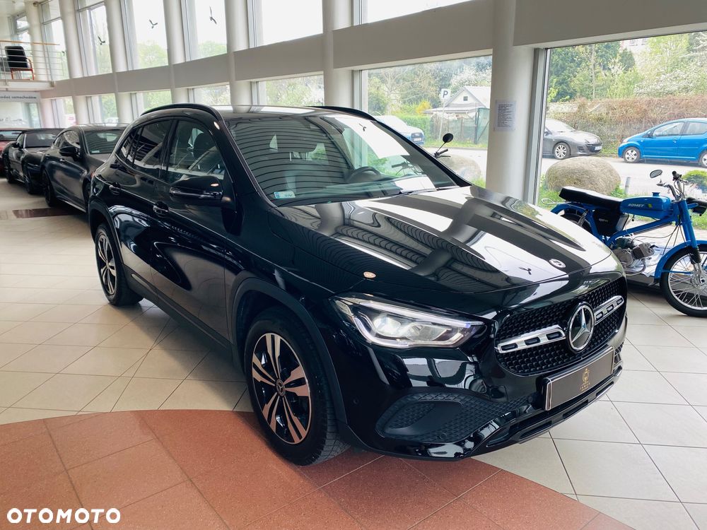 Mercedes-Benz GLA 180 Progressive - 2