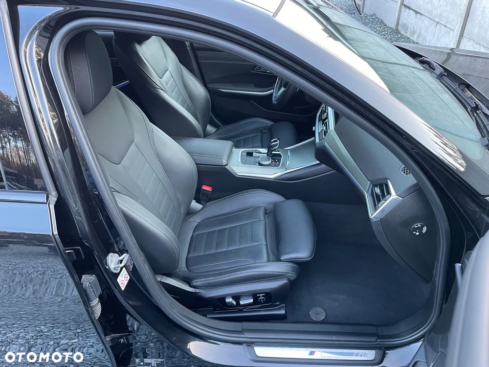 BMW Seria 3 320d xDrive M Sport Shadow - 23