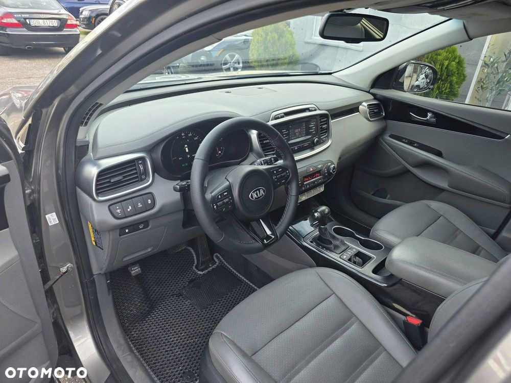 Kia Sorento - 8
