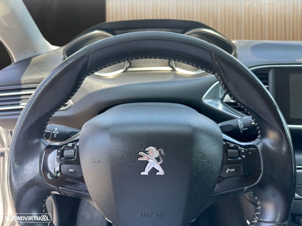 Peugeot 308 1.2 PureTech Allure J17 - 12