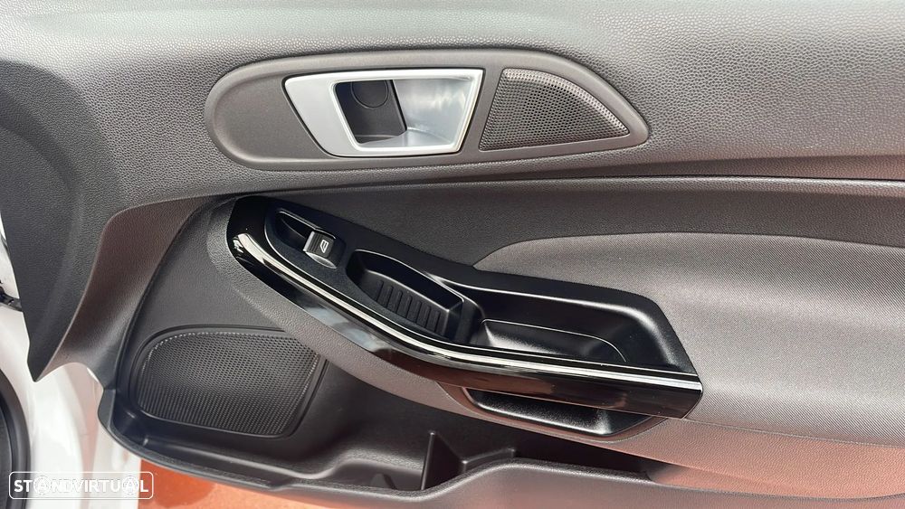 Ford Fiesta 1.0 EcoBoost S&S TITANIUM - 22