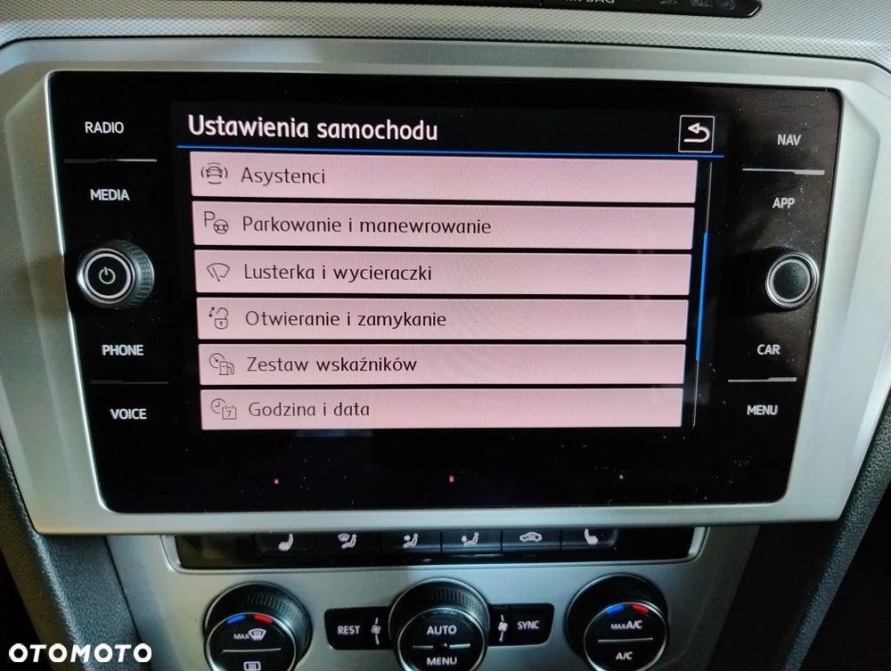Volkswagen Passat 2.0 TDI SCR Comfortline - 23