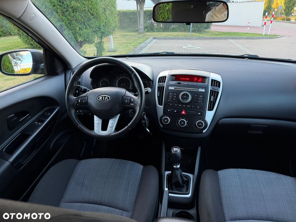 Kia Ceed 1.6 CVVT Dream-Team Edition - 6