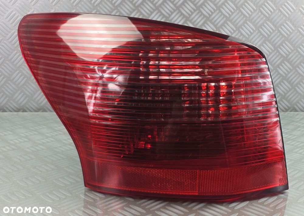 lampa lewy lewa tył tylna w błotnik PEUGEOT 407 KOMBI SW 2004-2008 EUROPA - 2