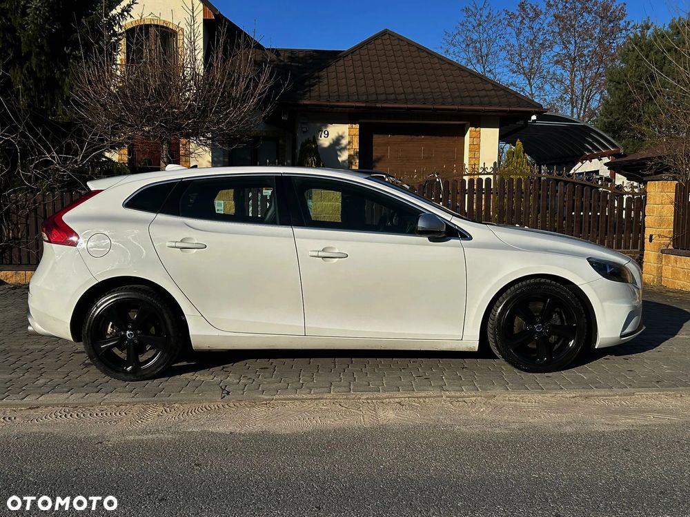 Volvo V40 D2 R Design - 24