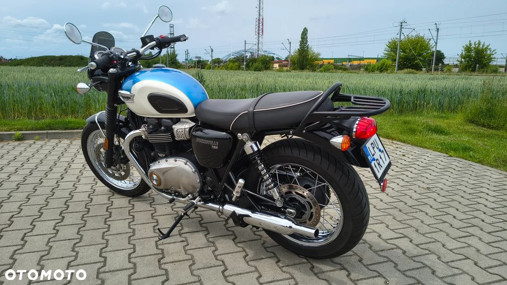 Triumph Bonneville - 3