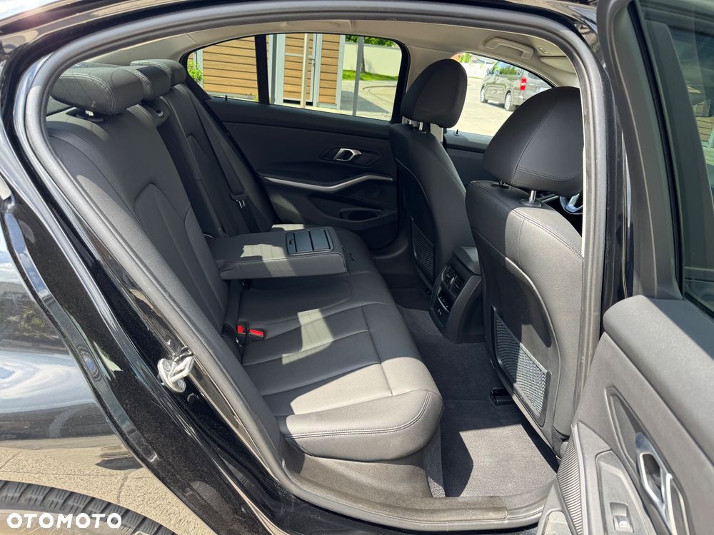BMW Seria 3 320e Sport Line sport - 12