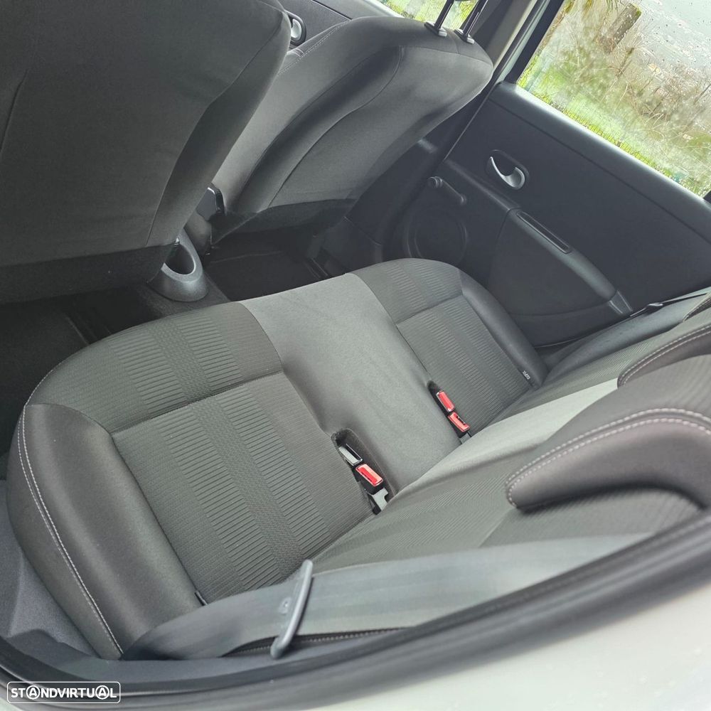 Renault Clio 1.5 dCi Dynamique S - 8