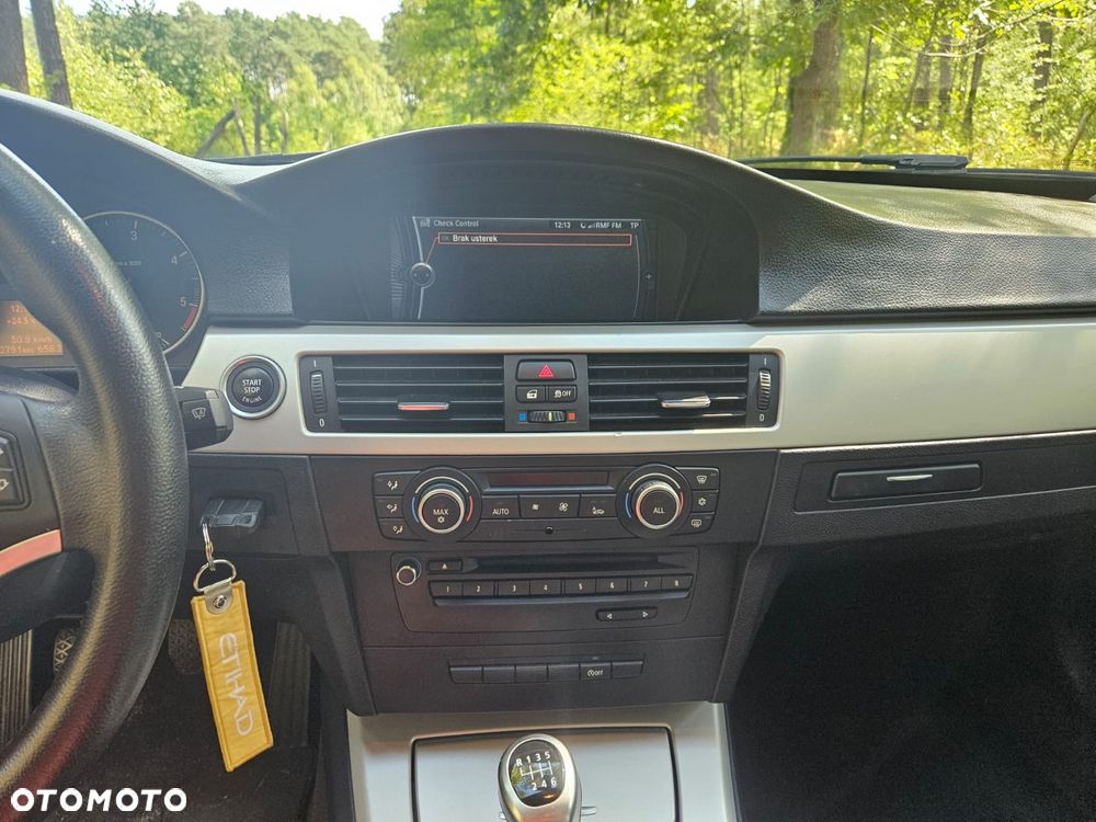 BMW Seria 3 320d DPF Efficient Dynamics Edition - 12