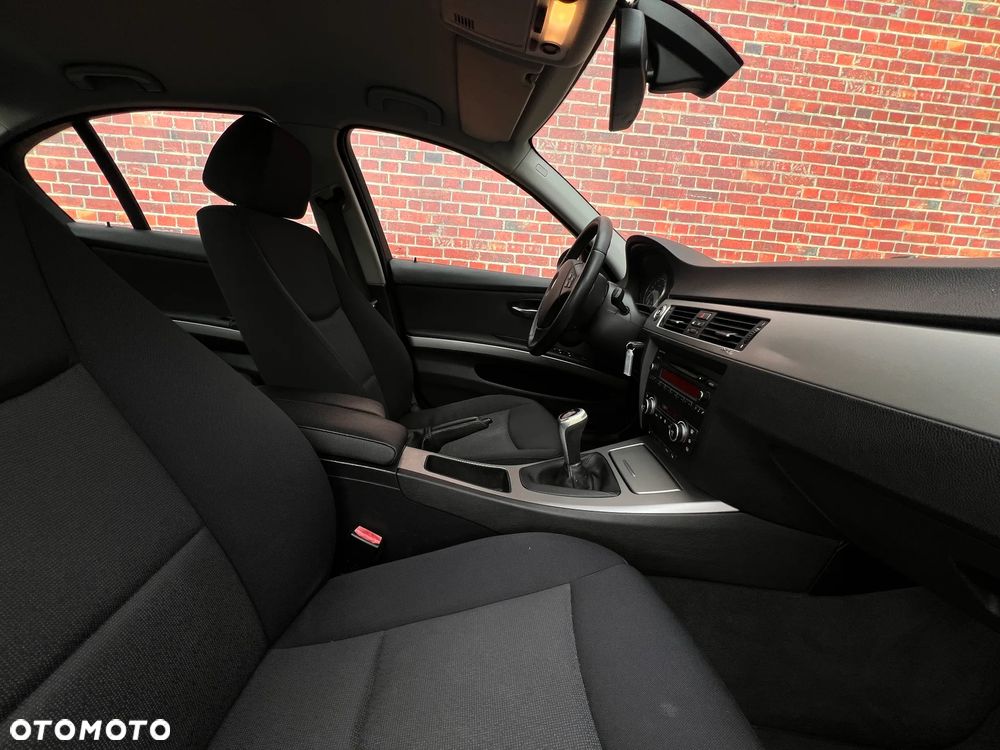 BMW Seria 3 318i - 14