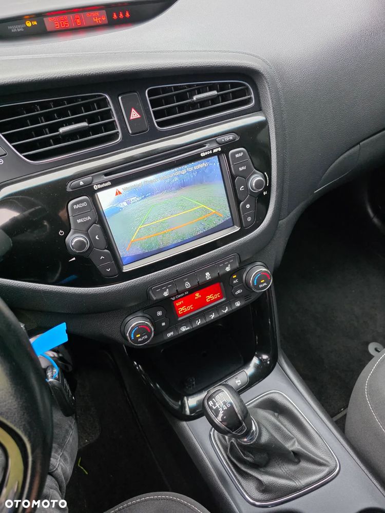 Kia Ceed 1.6 GDI Dream Team Edition - 11