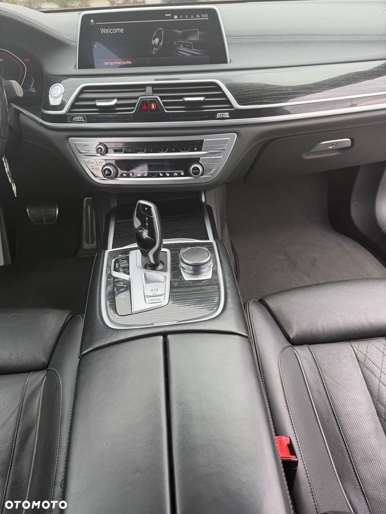 BMW Seria 7 740Li sport - 22