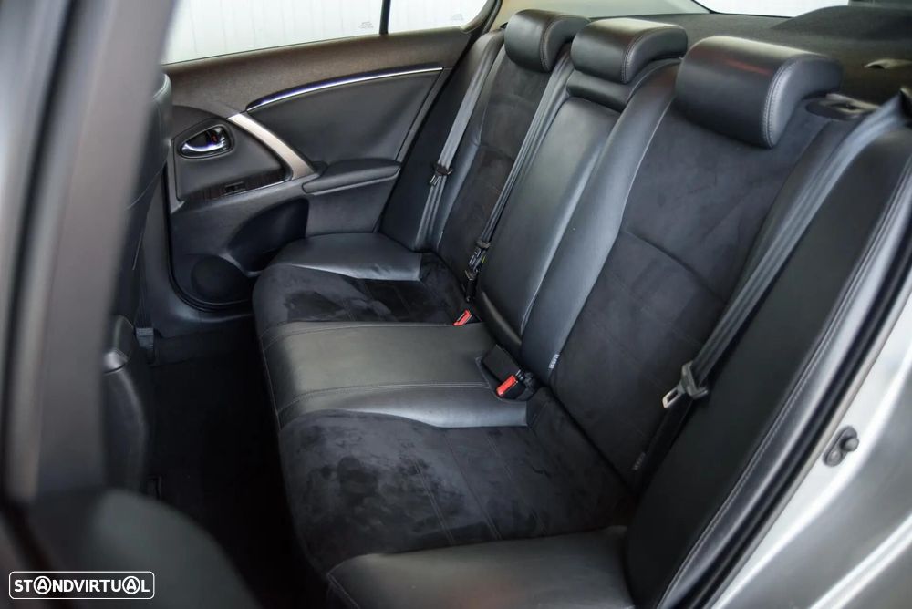 Toyota Avensis SD 2.0 D-4D Exclusive - 29