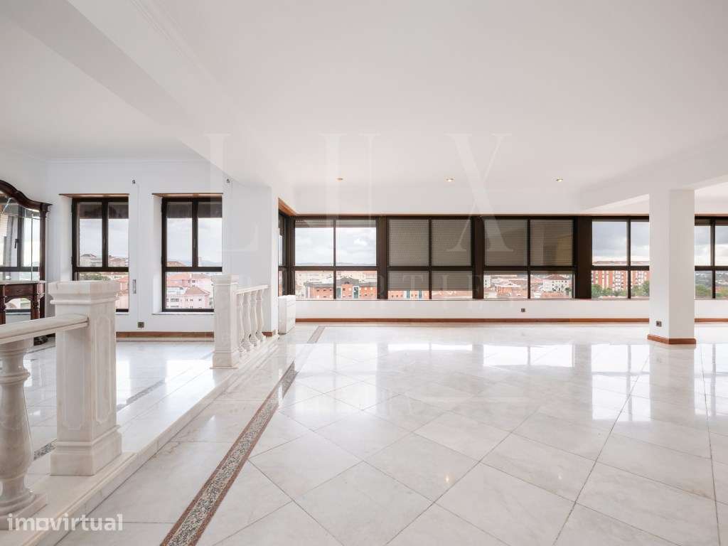 Apartamento T4 Duplex | Rua Padre Manuel da Nóbrega, Coimbra - Grande imagem: 3/53