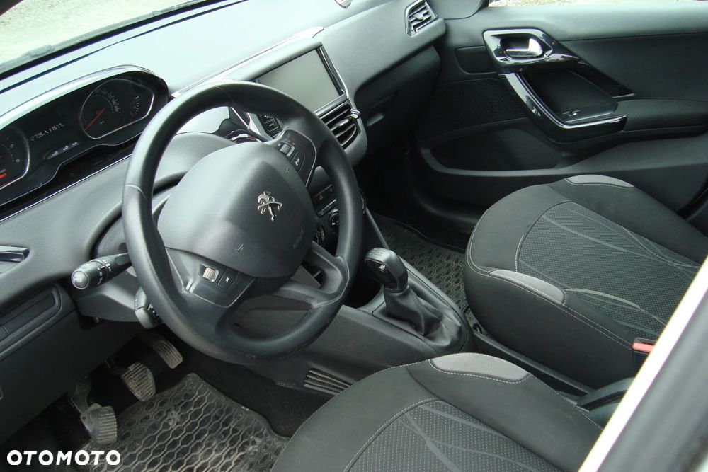 Peugeot 208 - 9