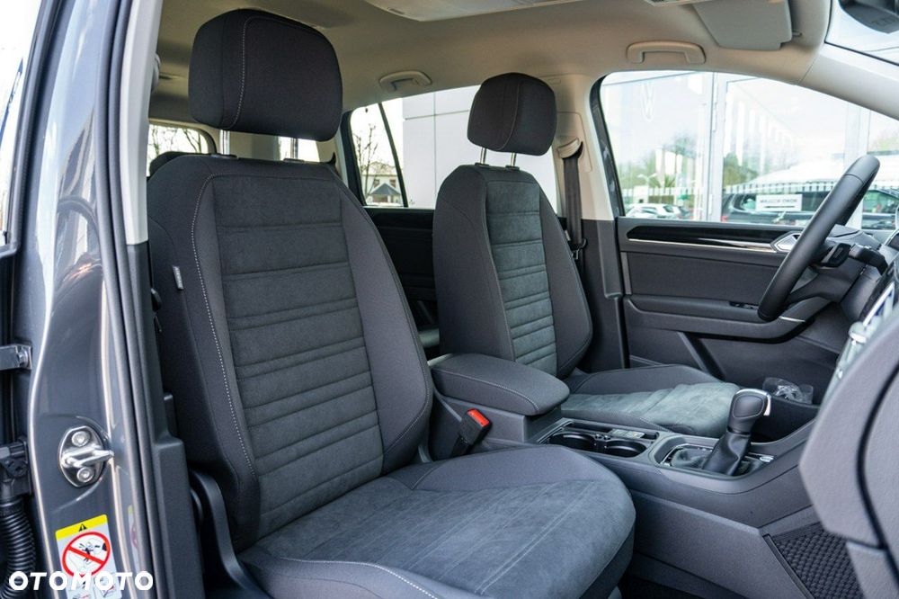 Volkswagen Touran - 17