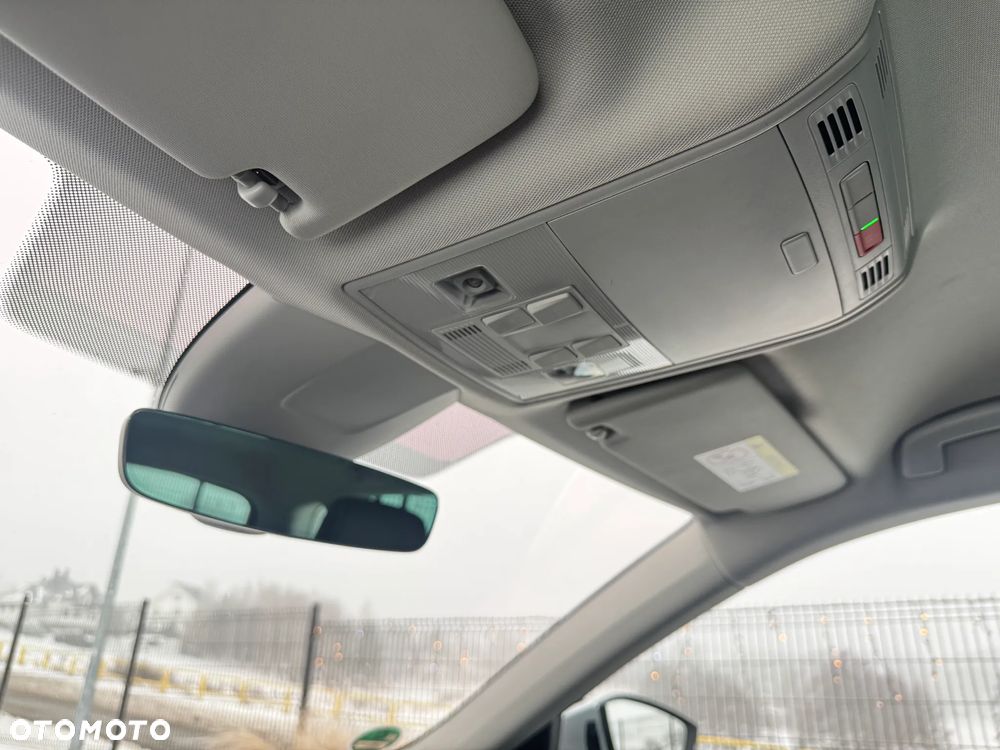 Skoda Superb 2.0 TDI DSG Ambition - 36