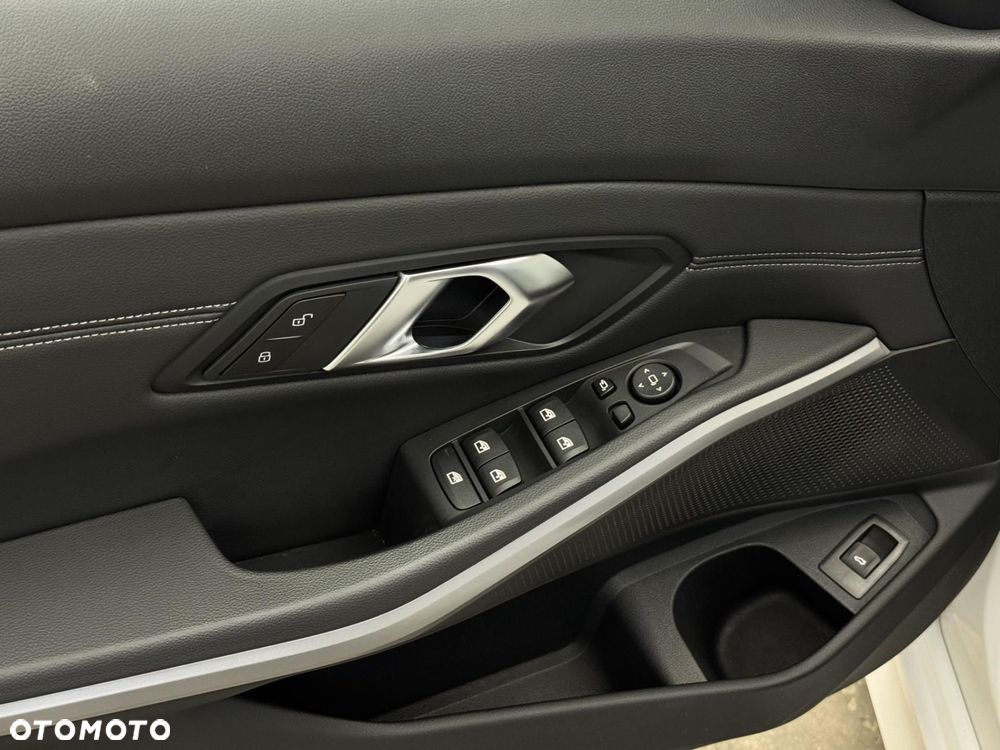 BMW Seria 3 - 16