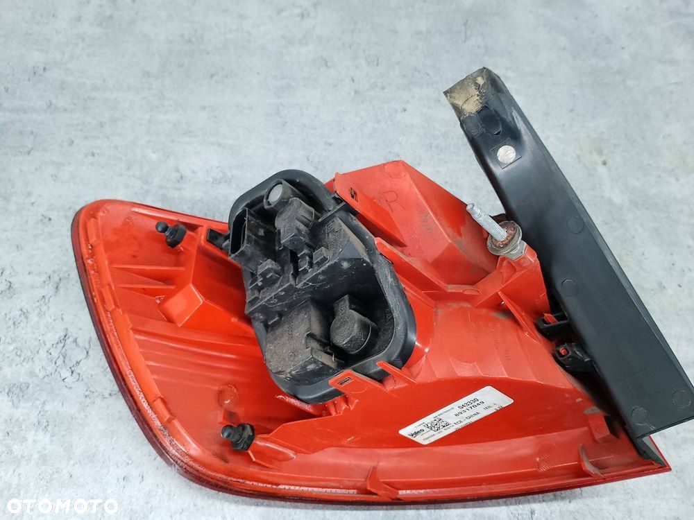 LAMPA TYLNA PRAWA AUDI A6 C6 89317049 KOMBI - 6