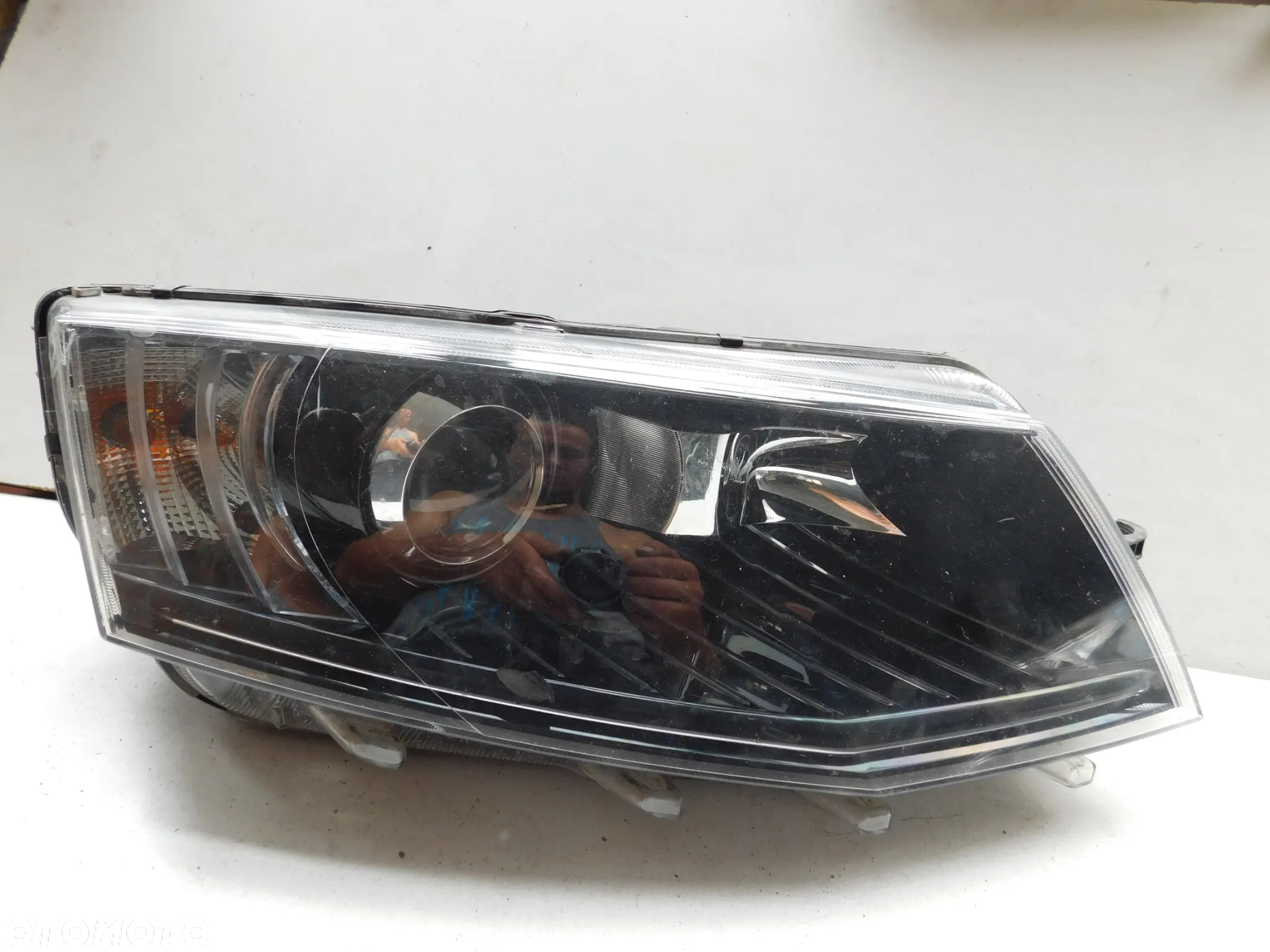 lampa prawa przód SKODA OCTAVIA III XENON SKRĘTNY EUROPA - 2