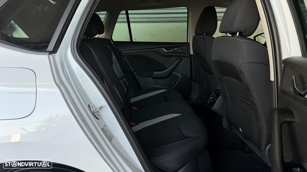 Skoda Kamiq 1.0 TSI Selection DSG - 23