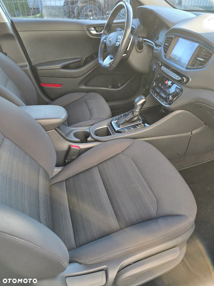 Hyundai IONIQ - 13