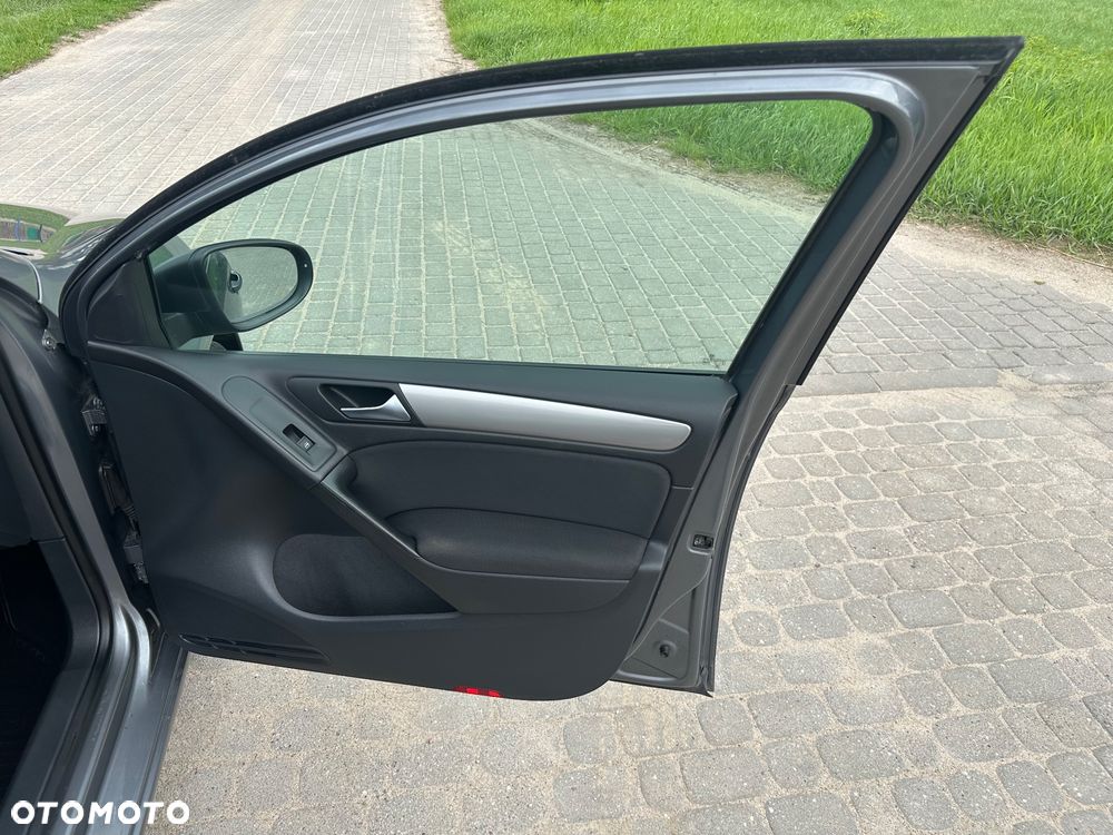 Volkswagen Golf - 28